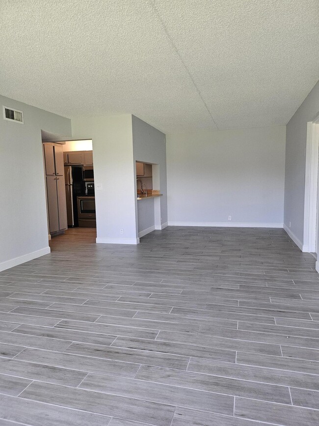 811 Sky Pine Way in Greenacres, FL - Building Photo - Building Photo