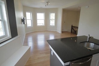 110 Chester St, Unit 1 in Boston, MA - Foto de edificio - Building Photo