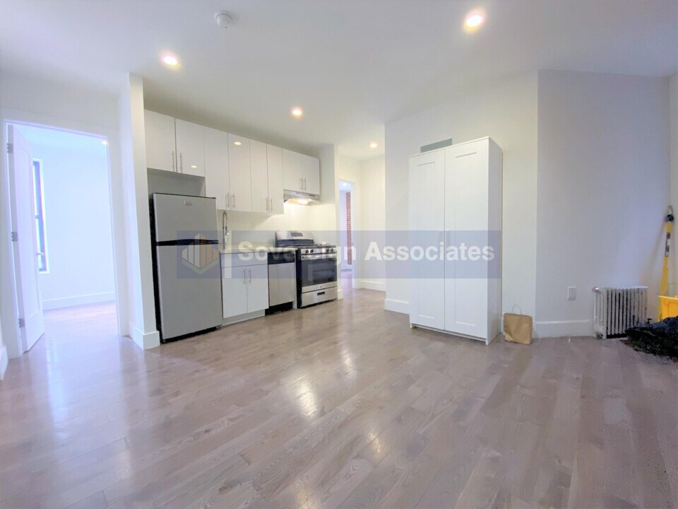 2 St Nicholas Terrace in New York, NY - Building Photo