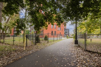 2929 VICTORIA in Lachine, QC - Foto de edificio - Building Photo