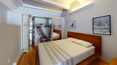 12 Stoneholm St, Unit 511 in Boston, MA - Foto de edificio - Building Photo