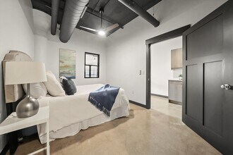 110 Cross St in Aurora, IL - Building Photo - Building Photo