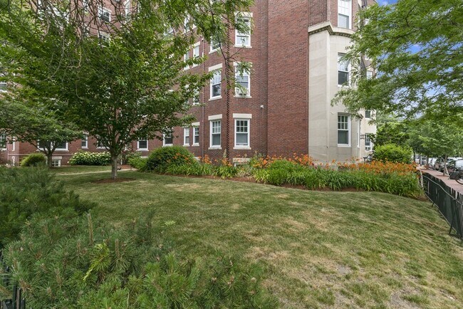 55 Magazine St, Unit #1 in Cambridge, MA - Building Photo - Building Photo