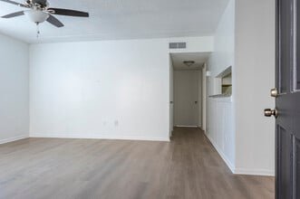 4708 Christa Ct in Tampa, FL - Building Photo - Building Photo