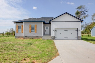 102 Riverbend Dr in Elkton, KY - Building Photo - Building Photo