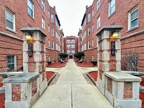 434 W Aldine Ave, Unit J05P in Chicago, IL - Building Photo - Building Photo