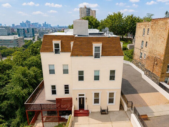 property at 5 Oak St