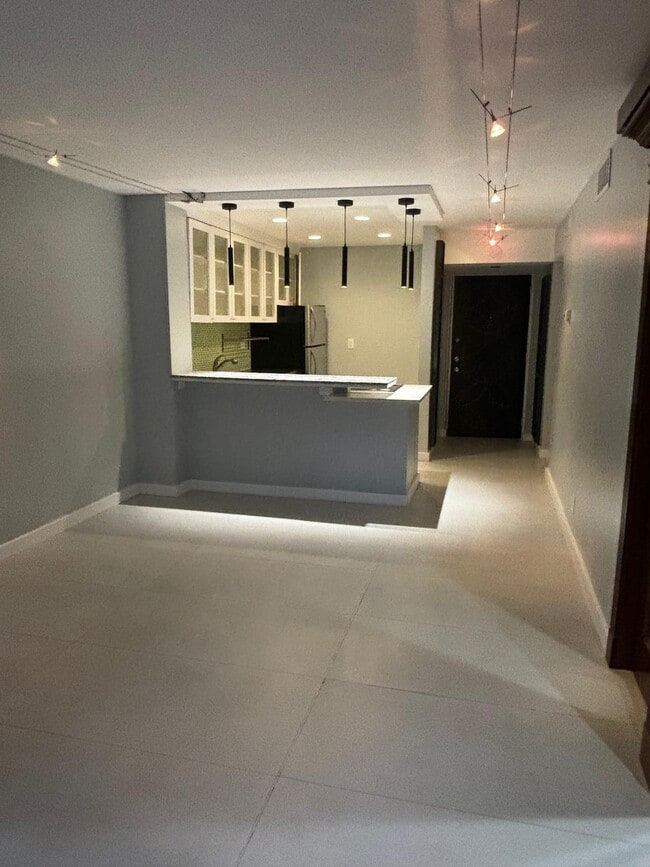 7900 Camino Cir, Unit 1st floor in Miami, FL - Building Photo - Building Photo