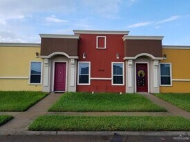 3036 Scottland Dr, Unit 2 in Edinburg, TX - Building Photo