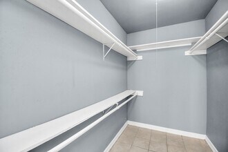 5959 Bonhomme Rd in Houston, TX - Building Photo - Building Photo
