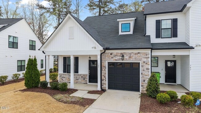 745 Putney Hl Rd in Zebulon, NC - Foto de edificio - Building Photo