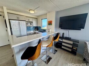 2240 Kuhio Ave. in Honolulu, HI - Building Photo - Building Photo