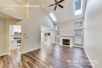 17128 W Cunningham Ct in Libertyville, IL - Building Photo - Building Photo