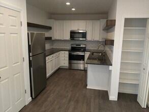 41 Zapora Dr, Unit Unit 2 in Hooksett, NH - Building Photo - Building Photo