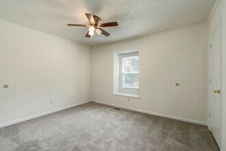 Southfork Apartments - Dallas TH in Dallas, NC - Building Photo - Building Photo