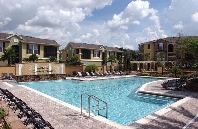 10125 Courtney Palms Blvd in Tampa, FL - Building Photo - Building Photo