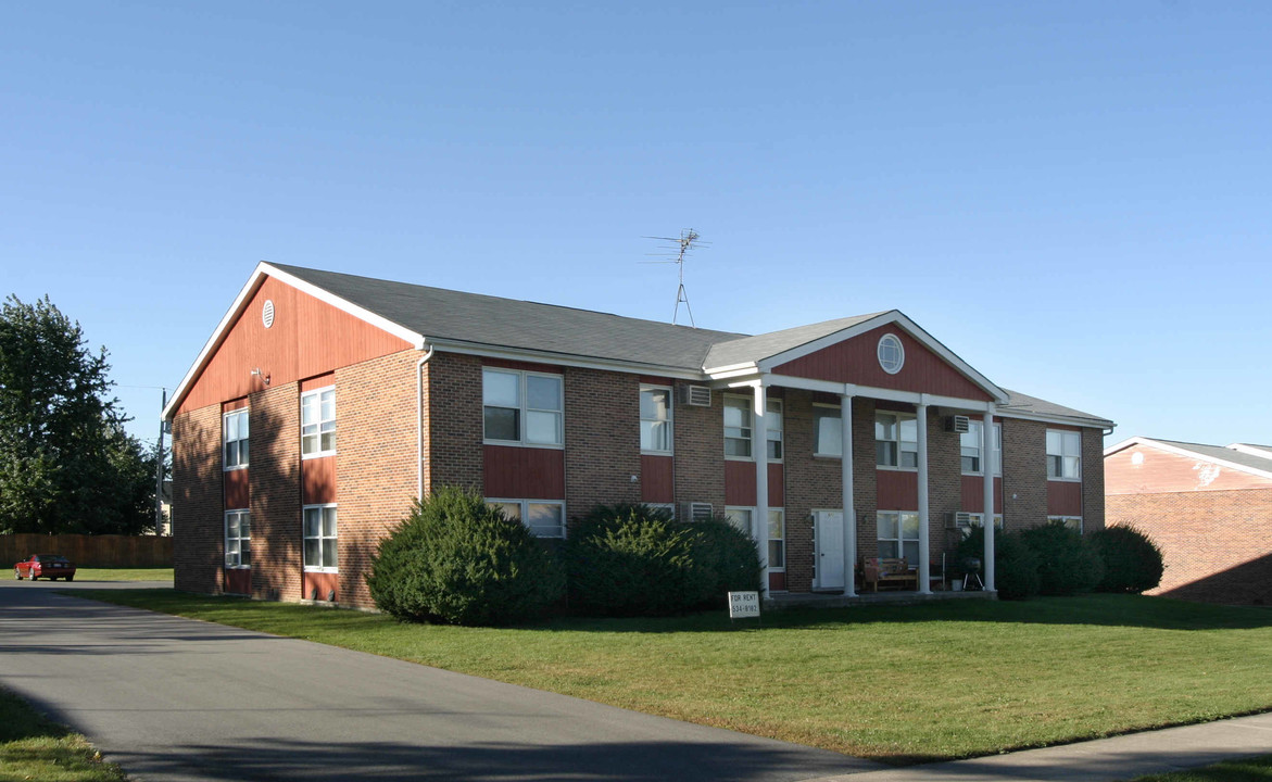 620 Pasadena Ave in Beecher, IL - Foto de edificio