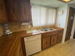 9940 Eagles Point Cir in Port Richey, FL - Building Photo - Building Photo