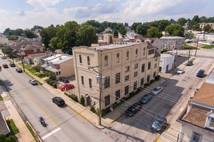 542 E Hector St in Conshohocken, PA - Foto de edificio - Building Photo