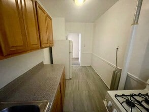 2511 Cruger Ave in Bronx, NY - Foto de edificio - Building Photo