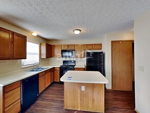 3581 High Creek Dr in Columbus, OH - Building Photo - Building Photo