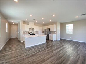 4686 Mystic Quartz Ct in Las Vegas, NV - Building Photo - Building Photo