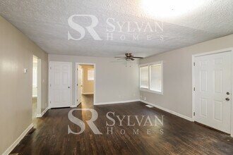 889 S Hairston Rd in Stone Mountain, GA - Building Photo - Building Photo