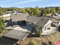 835 Camino Santos Reyes in Thousand Oaks, CA - Foto de edificio - Building Photo