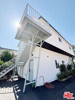 713 Devirian Pl in Altadena, CA - Building Photo