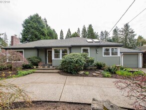6400 SW Vermont St in Portland, OR - Building Photo - Building Photo