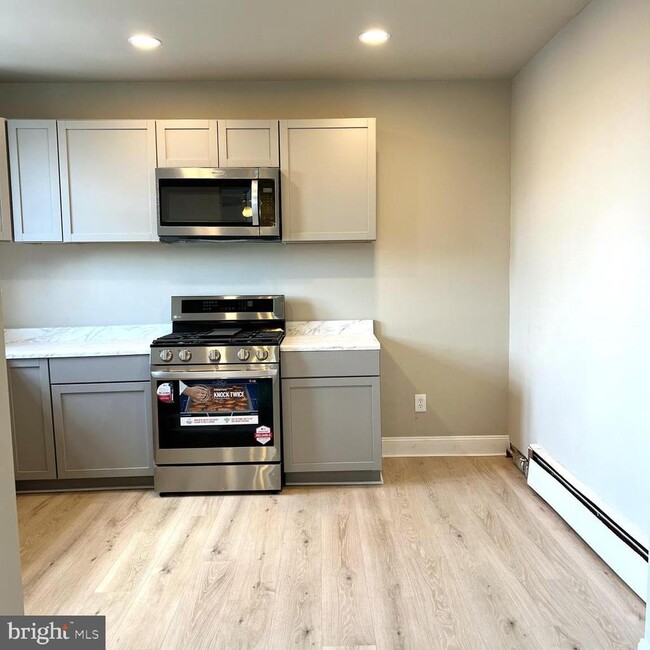 24-A-24 W High St in Glassboro, NJ - Building Photo - Building Photo