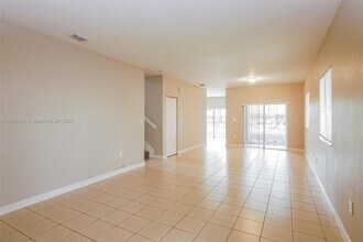 3326 NE 3rd Dr in Homestead, FL - Building Photo - Building Photo