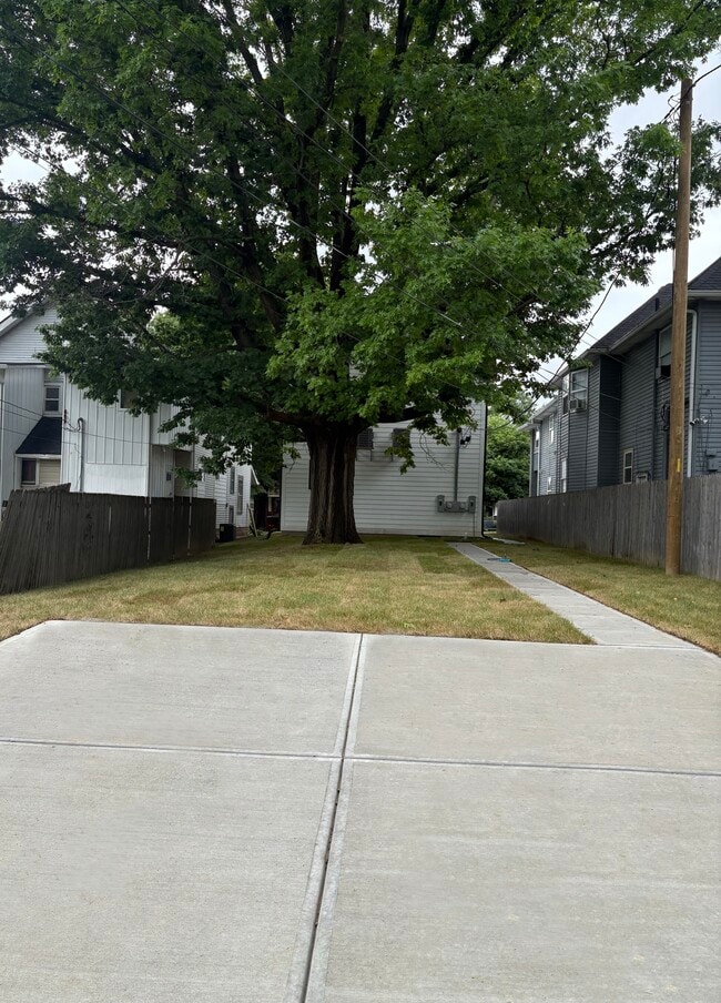 415 Dequincy St, Unit A in Indianapolis, IN - Building Photo - Building Photo