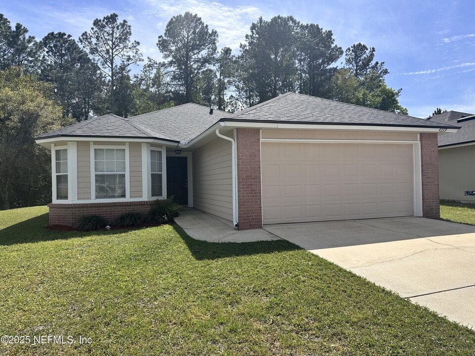 4339 Hanging Moss Dr in Orange Park, FL - Building Photo