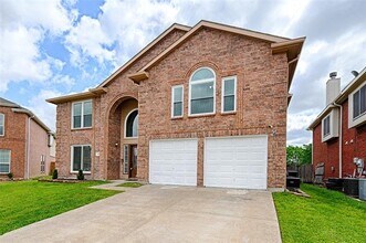 6703 Meadowcrest Dr in Arlington, TX - Foto de edificio - Building Photo