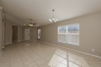 1034 Harvest Moon Dr in Seffner, FL - Building Photo - Building Photo