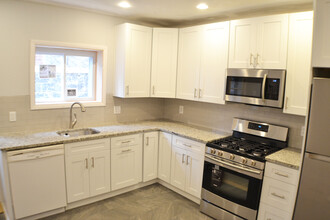 1316 S 8th St in Philadelphia, PA - Foto de edificio - Building Photo
