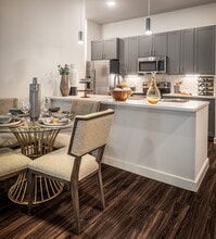 Reserve at Spring Creek in Richardson, TX - Foto de edificio - Building Photo