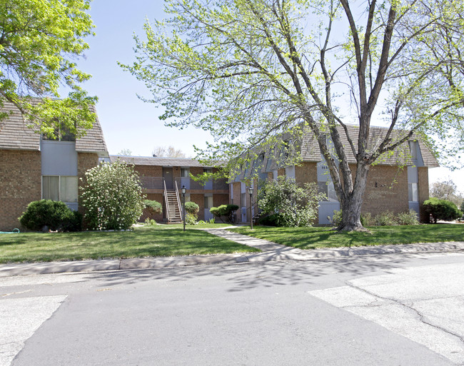 Newland Apartments in Arvada, CO - Foto de edificio - Building Photo