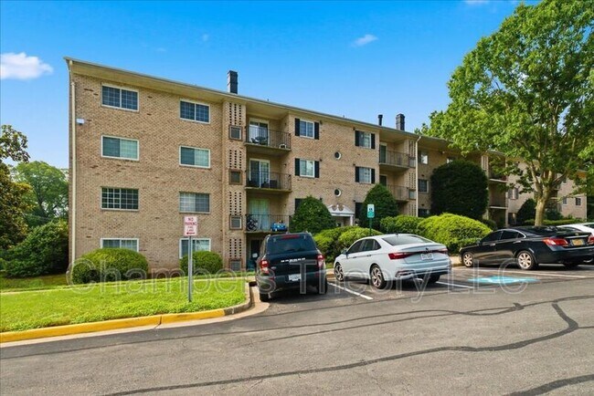 property at 1521 Colonial Dr