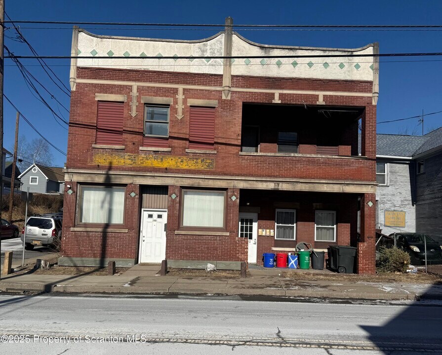 1301 Main St in Dickson City, PA - Building Photo