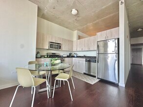 235 W Van Buren St, Unit #3310 in Chicago, IL - Building Photo - Building Photo