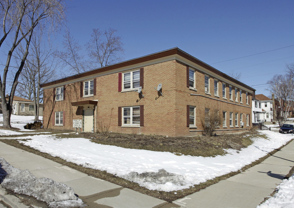 5410 W Greenfield Ave in West Milwaukee, WI - Building Photo