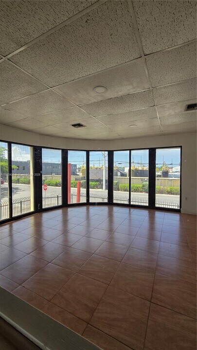 3396 NW S River Dr in Miami, FL - Foto de edificio