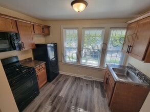 6743 12th Ave in Kenosha, WI - Building Photo - Building Photo