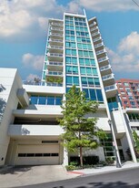 1570 Elmwood Ave in Evanston, IL - Building Photo