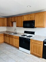 130 Spring Valley Rd in Darby, PA - Building Photo