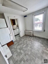 1268 Hempstead Turnpike-Unit -2B in Elmont, NY - Foto de edificio - Building Photo