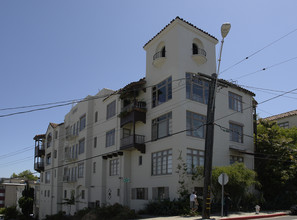 700 E 24th St in Oakland, CA - Building Photo - Building Photo