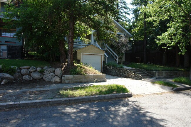 817 S Lincoln Pl in Spokane, WA - Foto de edificio - Building Photo